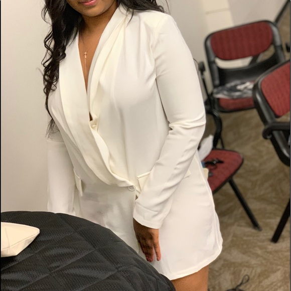 Pretty Little Thing White Blazer Dress - Picture 2 of 3